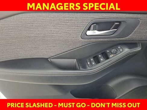 Used 2023 Nissan Rogue SV image 14