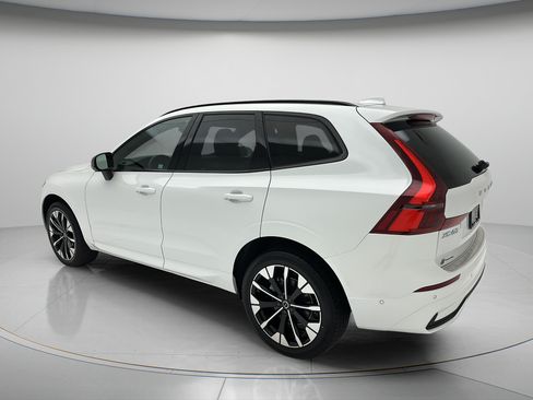 Used 2026 Volvo XC60 B5 Plus AWD/4WD image 4