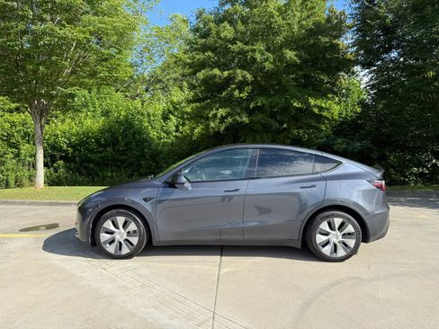 Used 2020 Tesla Model Y Long Range AWD/4WD image 2