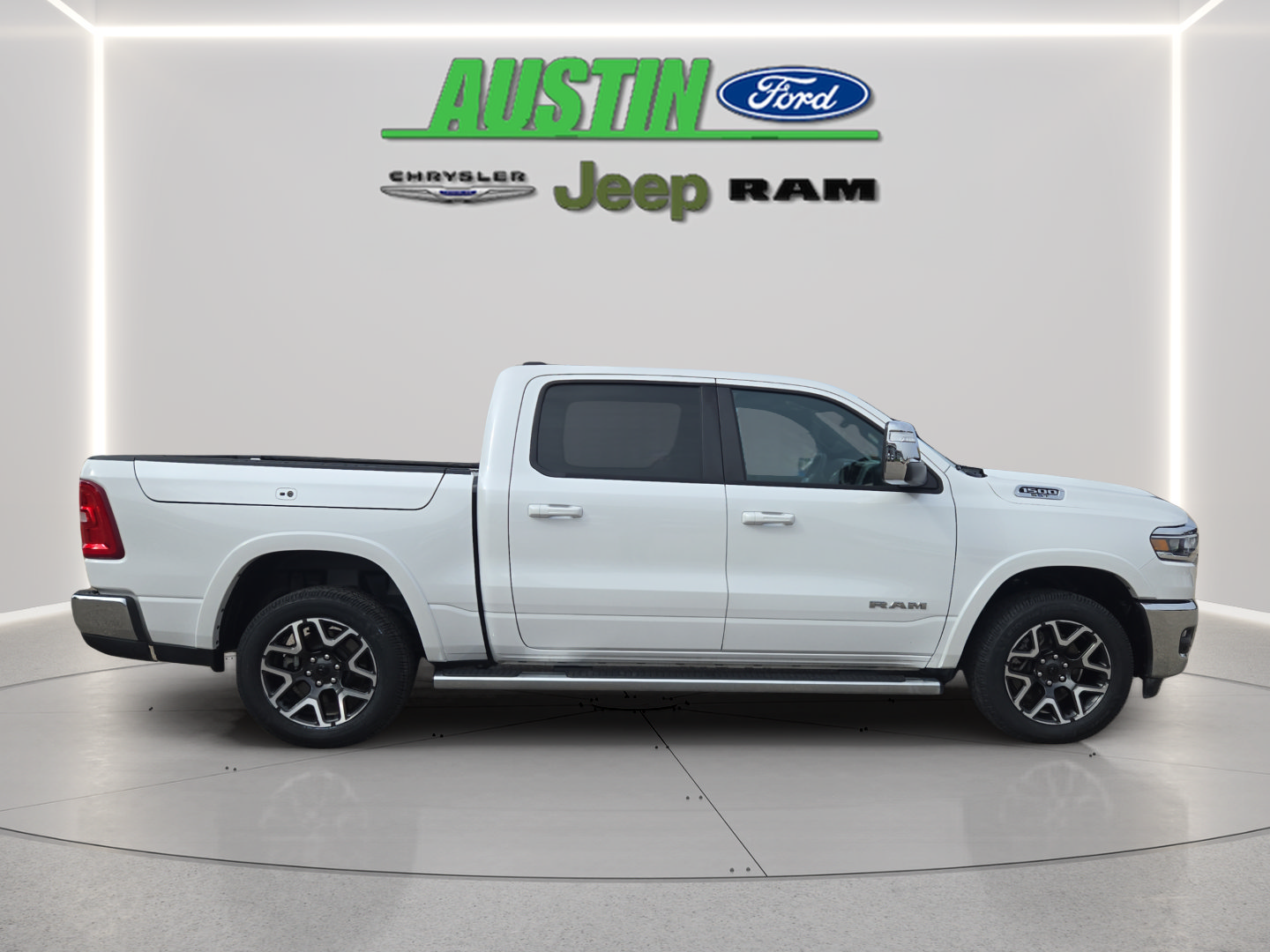 Used 2025 RAM 1500 Laramie w/ Trailer Tow Group AWD/4WD image 6