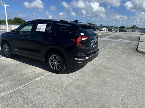 Used 2024 GMC Terrain SLT AWD/4WD image 32