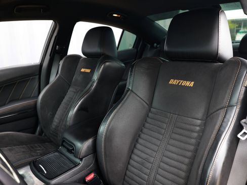 Used 2018 Dodge Charger R/T RWD image 9
