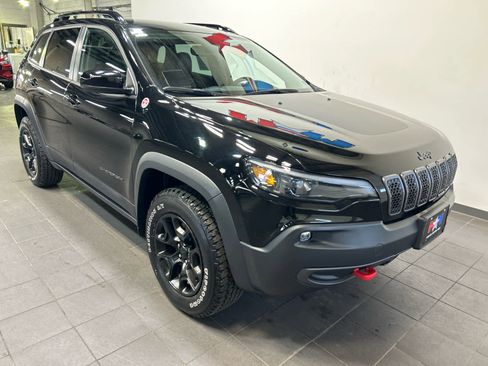 Used 2022 Jeep Cherokee Trailhawk w/ Sound & Nav Group AWD/4WD image 2