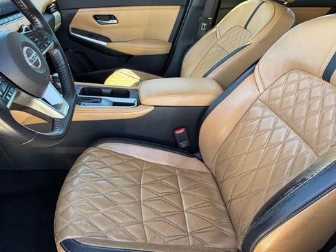 Used 2020 Nissan Sentra SV w/ SV Premium Package image 12