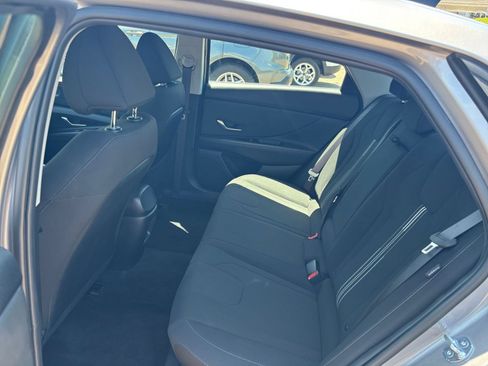 Used 2025 Hyundai Elantra SEL FWD image 25