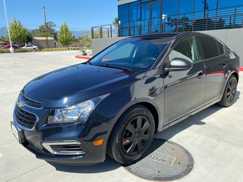 Used 2016 Chevrolet Cruze LS FWD image 2