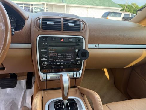 Used 2009 Porsche Cayenne AWD/4WD image 18