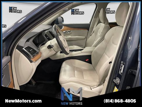 Used 2022 Volvo XC90 T6 Momentum w/ Climate Package AWD/4WD image 9