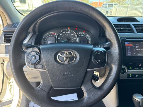 Used 2013 Toyota Camry LE image 31