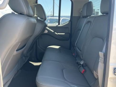Used 2011 Nissan Frontier SL w/ Moonroof Pkg AWD/4WD image 22