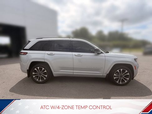 Used 2022 Jeep Grand Cherokee Overland w/ Luxury Tech Group IV AWD/4WD image 4