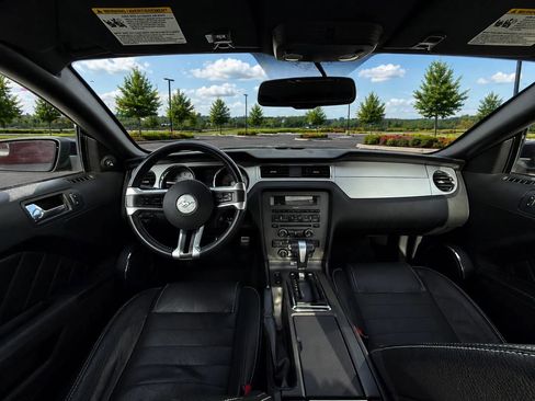 Used 2010 Ford Mustang GT RWD image 11
