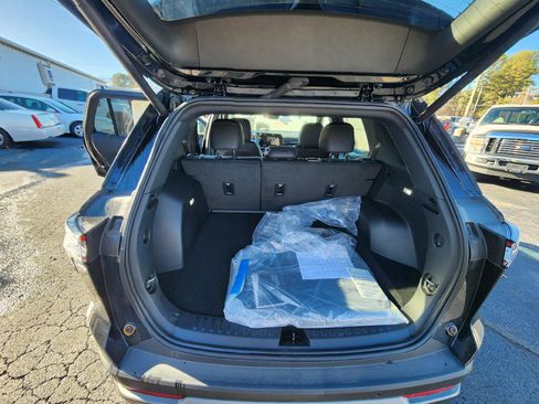 Used 2025 Chevrolet Equinox LT w/ Convenience Package II image 9