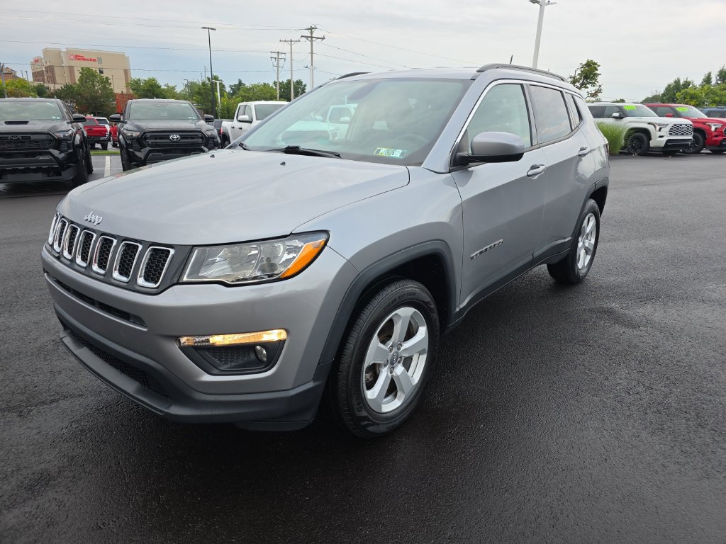 Used 2018 Jeep Compass Latitude w/ Cold Weather Group AWD/4WD image 3