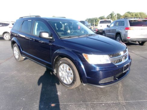 Used 2019 Dodge Journey SE image 2