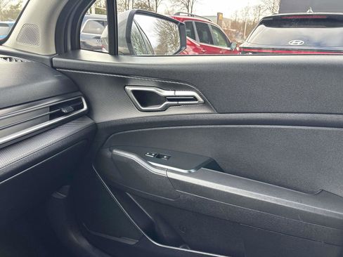 Used 2025 Kia Sportage LX image 28