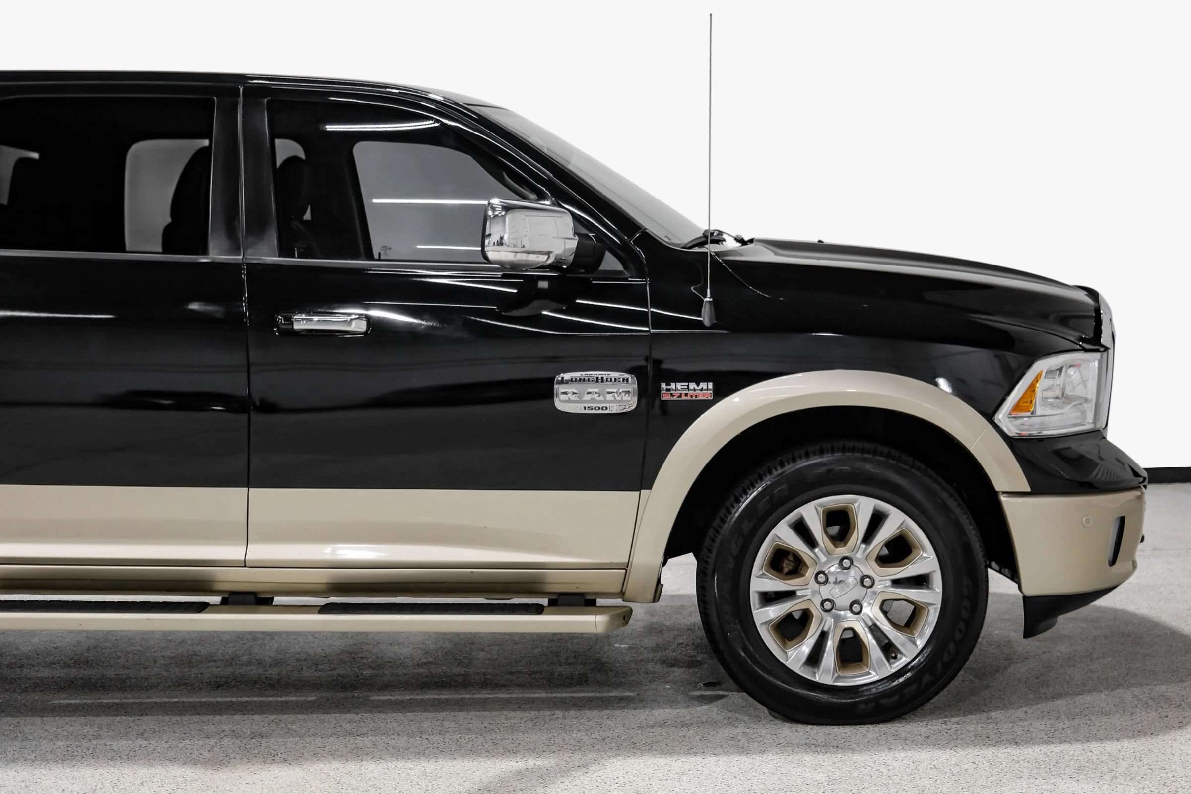 Used 2016 RAM 1500 Laramie Longhorn w/ Convenience Group AWD/4WD image 13