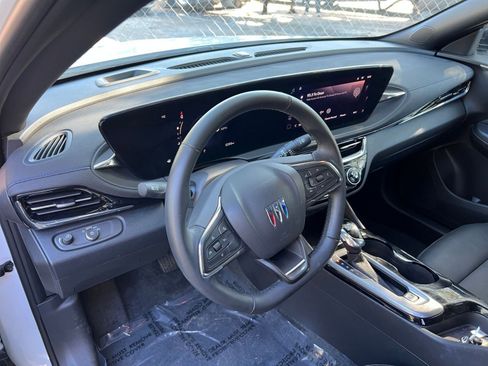 Used 2025 Buick Envista Sport Touring image 29