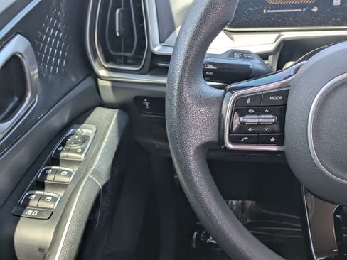 Certified 2025 Kia Sorento LX FWD image 23