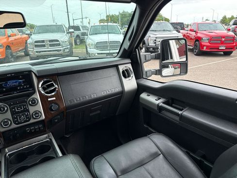 Used 2016 Ford F250 Lariat w/ Lariat Ultimate Package AWD/4WD image 26