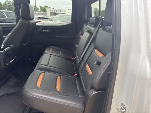 Used 2025 GMC Sierra 1500 AT4 w/ Technology Package AWD/4WD image 16