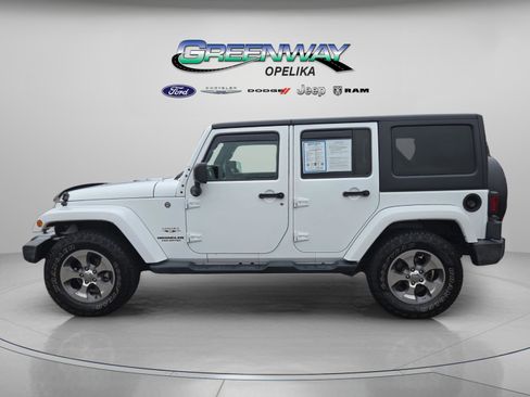 Used 2017 Jeep Wrangler Unlimited Sahara w/ Connectivity Group image 4