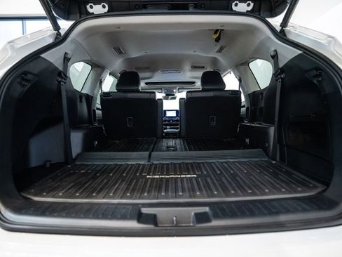 Used 2023 Toyota Highlander XLE AWD/4WD image 42