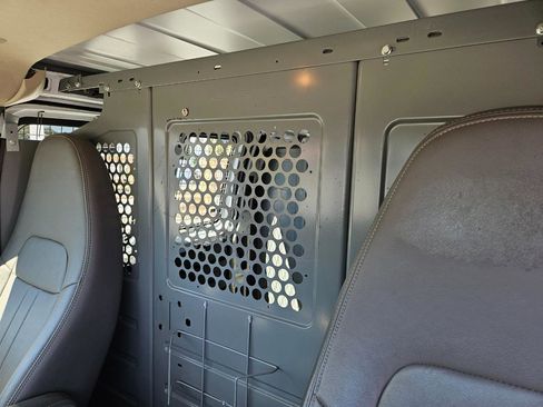 Used 2015 Chevrolet Express 2500 RWD image 19