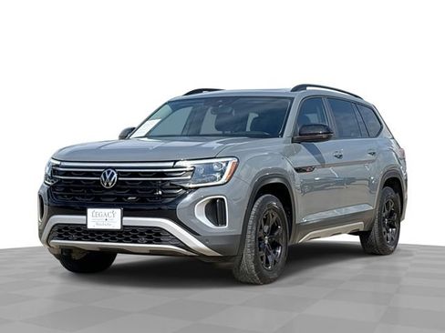 Used 2024 Volkswagen Atlas Peak Edition SE AWD/4WD image 1