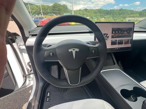 Used 2023 Tesla Model Y Long Range AWD/4WD image 26