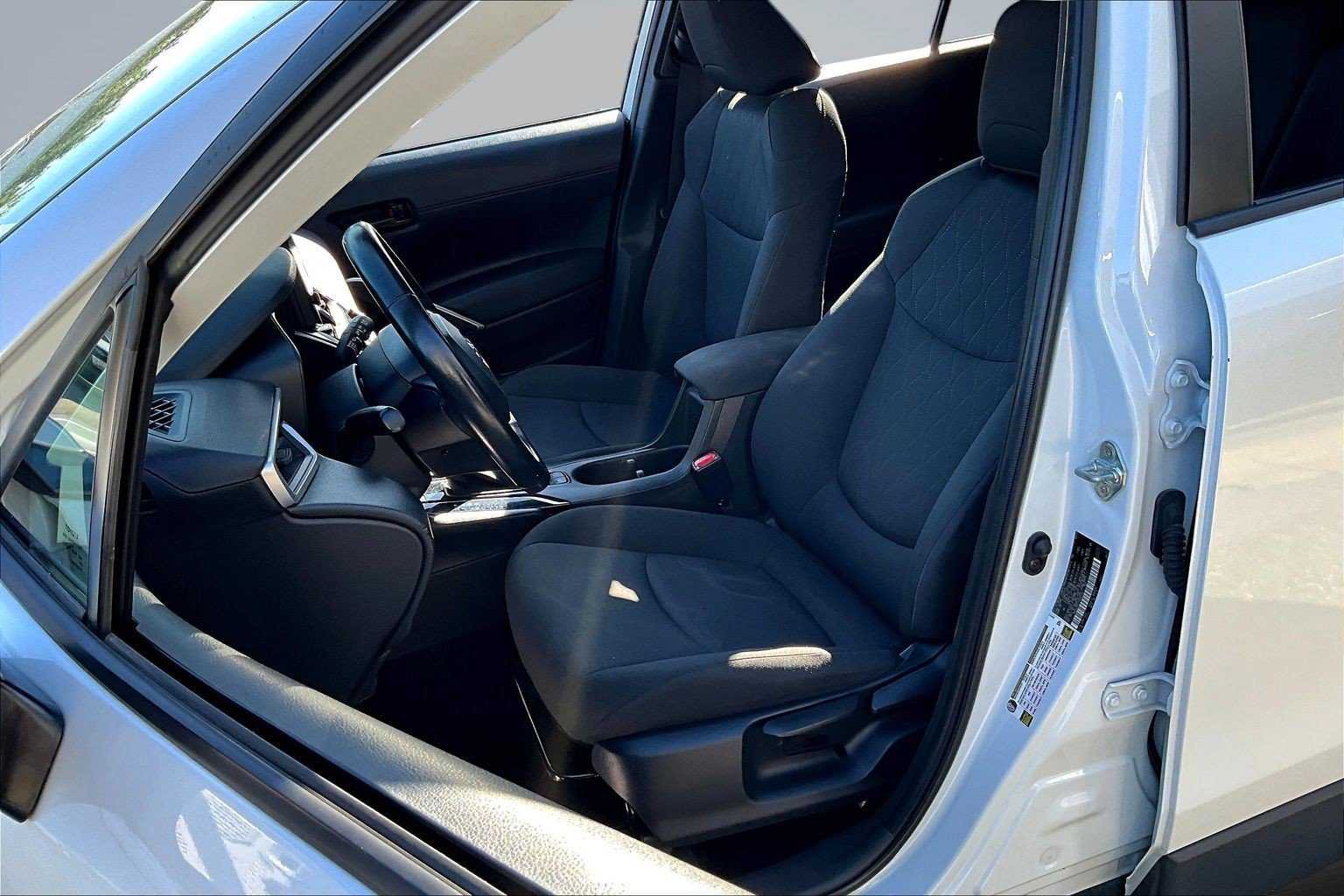 Used 2023 Toyota Corolla Cross LE AWD/4WD image 18