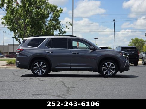 Used 2025 Honda Pilot Touring image 8