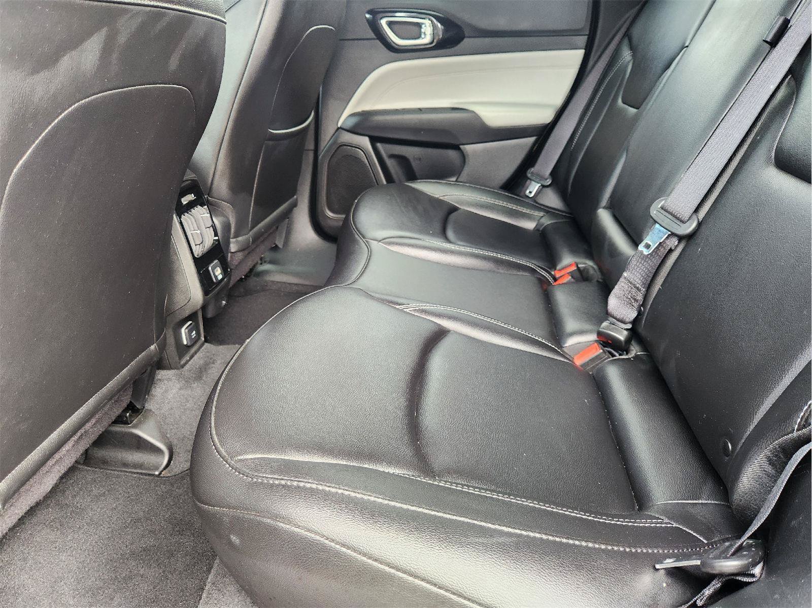 Used 2025 Jeep Compass Limited AWD/4WD image 29