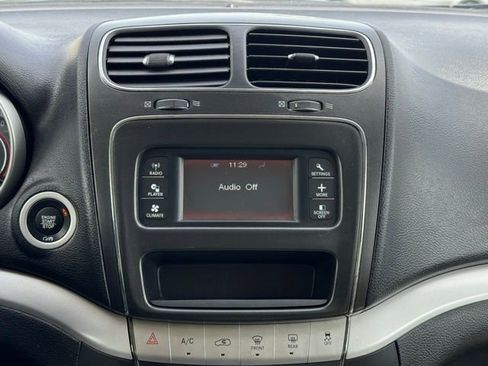 Used 2017 Dodge Journey SXT w/ Comfort/Convenience Group FWD image 3