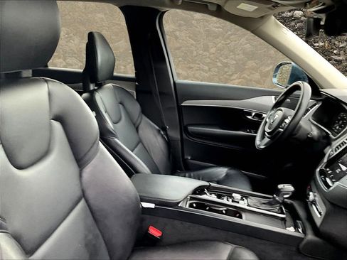 Used 2021 Volvo XC90 T5 Momentum w/ Protection Package Premier image 6