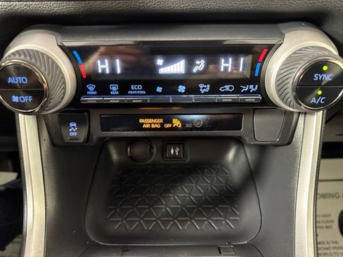 Used 2019 Toyota RAV4 LE w/ Carpet Mat Package AWD/4WD image 16