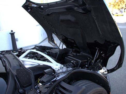 Used 2018 Aston Martin DB11 Coupe image 35