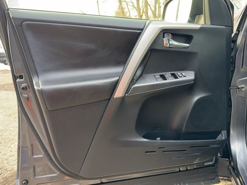 Used 2018 Toyota RAV4 XLE image 13