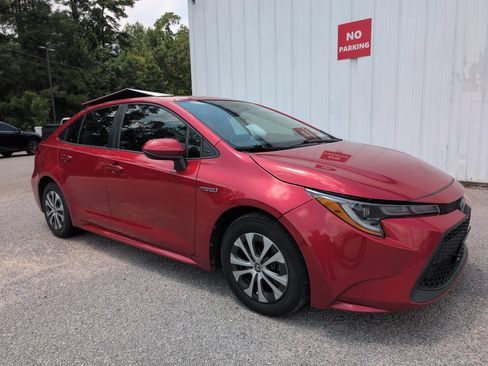 Used 2021 Toyota Corolla LE FWD image 1