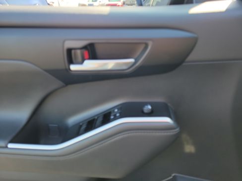Used 2026 Toyota Highlander XLE AWD/4WD image 17