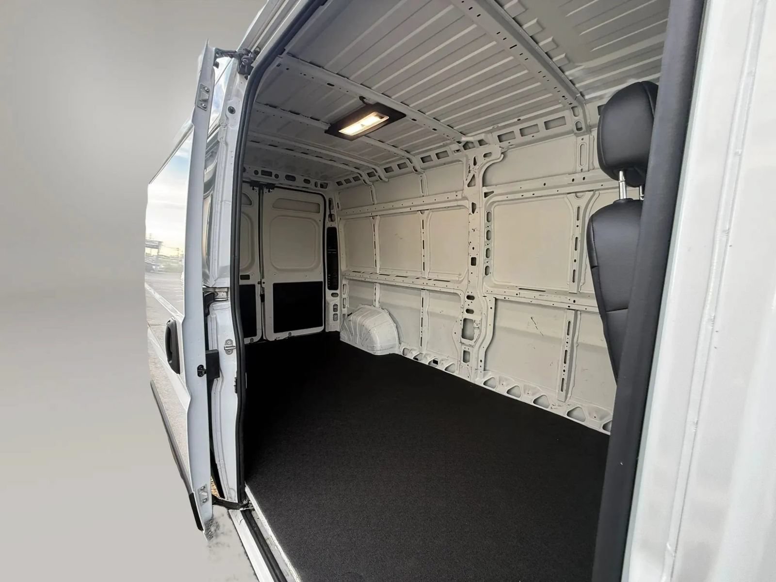 Used 2025 RAM ProMaster 2500 w/ Convenience Group FWD image 30