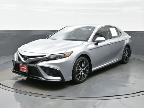 Used 2024 Toyota Camry SE image 2