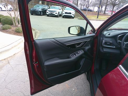 Used 2022 Subaru Outback Limited image 16