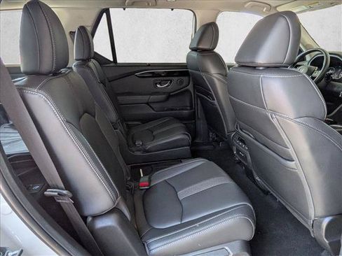 Used 2025 Honda Pilot Touring image 21