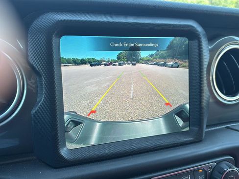 Used 2023 Jeep Gladiator Overland image 12