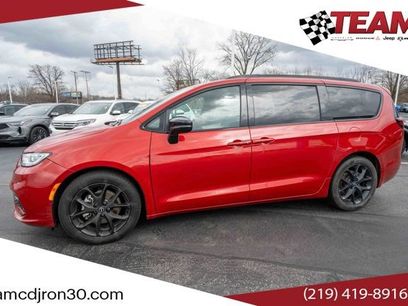 Used 2025 Chrysler Pacifica Limited