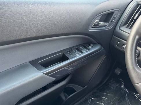 Used 2018 Chevrolet Colorado Z71 AWD/4WD image 31