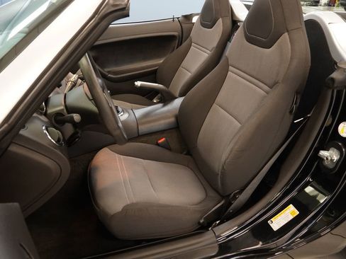 Used 2007 Pontiac Solstice Convertible RWD image 3