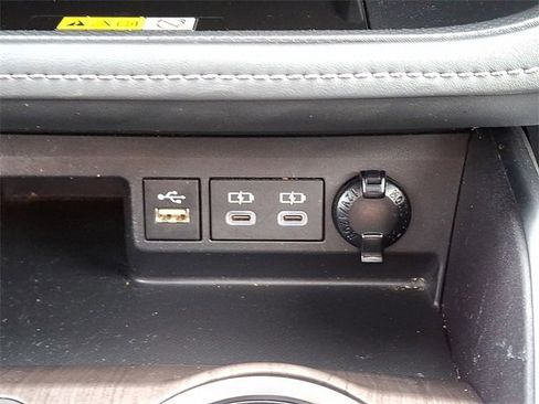 Used 2023 Toyota Highlander Platinum image 29