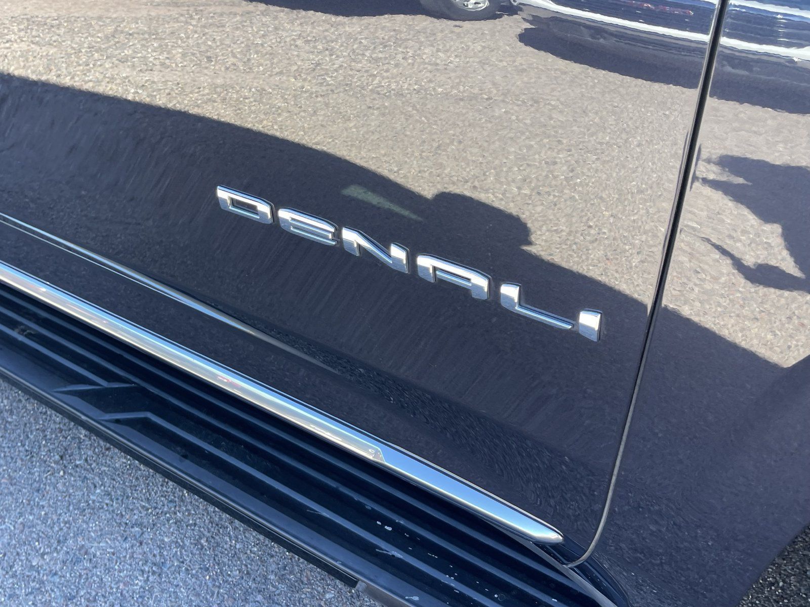 Used 2023 GMC Yukon XL Denali AWD/4WD image 4